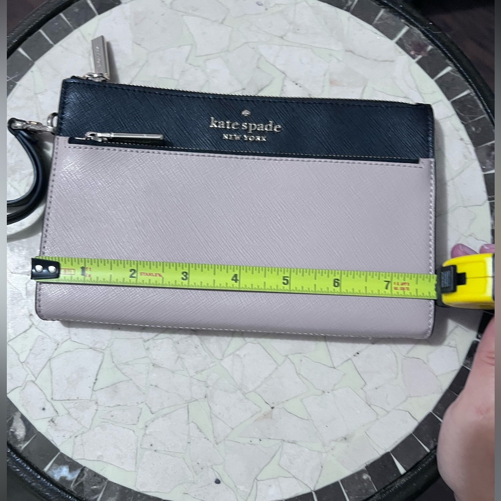 Kate Spade Black and Nude Wristlet. Double zipper